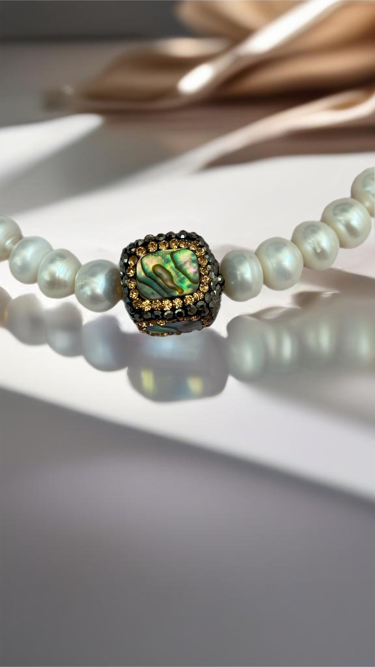 Perlen-Chocker mit Abalone-Muschel