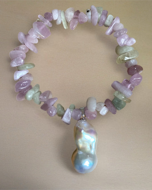 Stretcharmband aus Kunzit & Barockperle