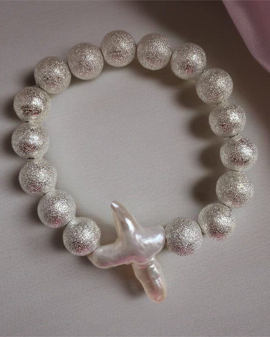 Stretch-Armband aus silbernen Perlen und Zuchtperle