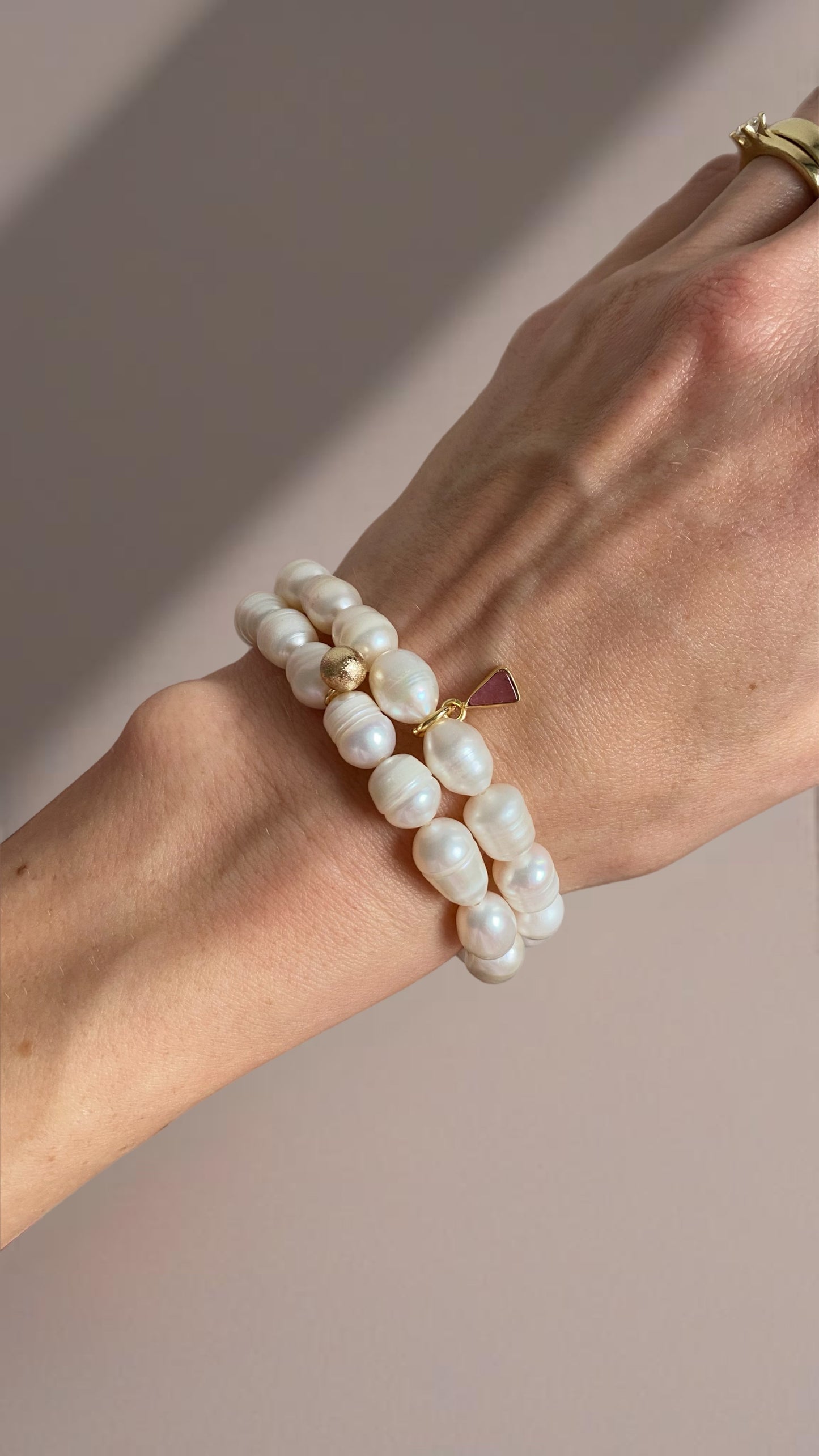 Jie - Perlenarmband mit Anhänger